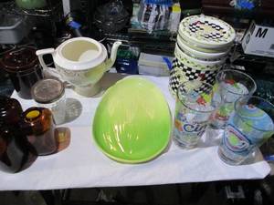 lot 129 image: Misc. housewares
