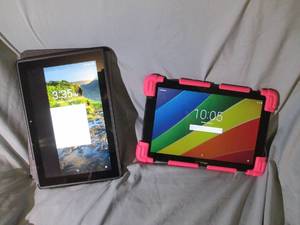 lot 135 image: 2 Elipsis 10 tablets both with cases.