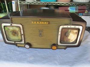 lot 143 image: Vintage Zenith RadioAlarm Clock