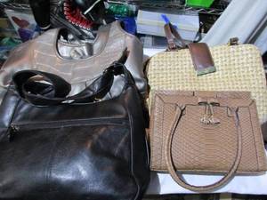 lot 154 image: Misc Ladies Purses and Handbags in Styles and Colors as Shown