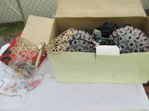 lot 169 image: More Christmas Items as Shown