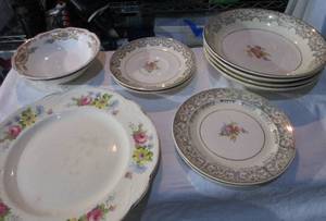 lot 170 image: Vintage Dishes as Shown