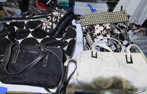lot 159 image: Misc Ladies Purses and Handbags in Styles and Colors as Shown
