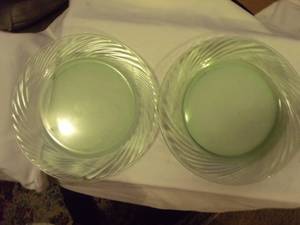 lot 200 image: Green Pyrex Plates