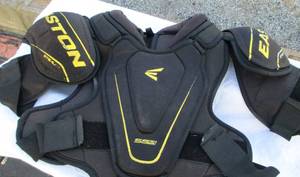 lot 190 image: Youth Hockey Chest Protector
