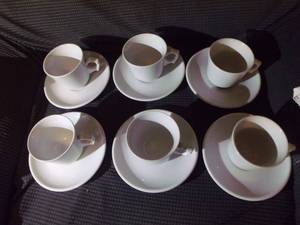 lot 51 image: Williams soma cups & Saucers - Discontinued Goes with lot 67