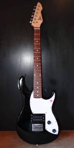 lot 4 image: PEAVEY ROCKMASTER ELECTRIC GUITAR (NEEDS NEW STRINGS) $$