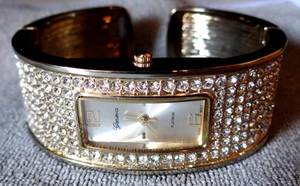 lot 23 image: BEAUTIFUL GENEVA SPRING LOADED GEM STONE BRACELET WATCH - 6862