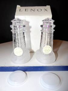 lot 47 image: LENOX Lighthouse Salt & Pepper Shakers Full Lead Crystal 4 in Box
