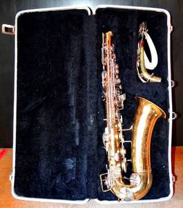 lot 71 image: CONN SAXAPHONE - COMPLETE IN HARD CASE