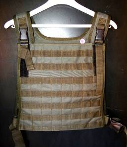 lot 96 image: MILITARY VEST WITH INTERIOR POCKETS AS SHOWN
