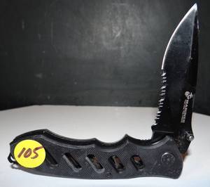 lot 105 image: USMC MARINES FOLD OUT KNIFE AS SHOWN - USED