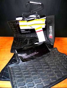 lot 120 image: AUDI Q 5 (2020) COMPLETE SET OF FLOOR MATS - NEW