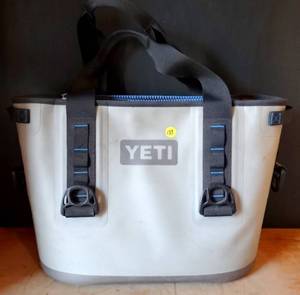 lot 133 image: YETI Hopper 20 Soft Cooler $$$