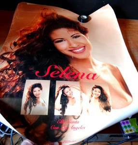 lot 136 image: VINTAGE ORIGINAL SELENA POSTER (22 X 28) IN PROTECTIVE TUBE