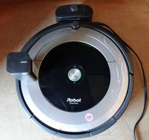 lot 139 image: iRobot Roomba 690 Robot Vacuum with Wi-Fi Connectivity - POWERS ON WHILE CHARGING