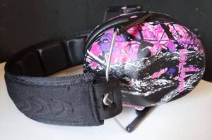 lot 150 image: CHAMPION OVER THE EAR HEARRING PROTECTION EAR MUFFS - PINK FOILAGE CAMO