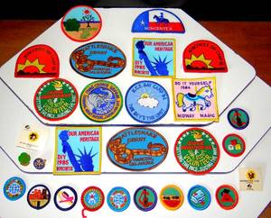 lot 162 image: COLLECTION OF AUTHENTIC GIRL SCOUT BADGES AND PINS AS SHOWN