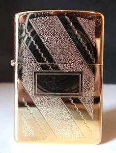 lot 165 image: ZIPPO GOLD TONE FLIP TOP LIGHTER - ENGRAVEABLE