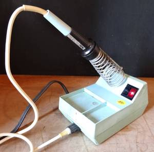 lot 180 image: Weller WTCP Tc202 Soldering Station Power Unit With Tc201 Iron - WORKS