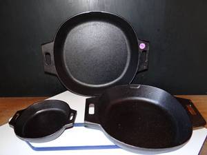 lot 186 image: PC CAST IRON SKILLET SET - 3 SIZES (LIKE NEW)