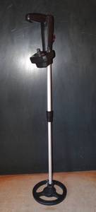 lot 205 image: PORTABLE BOUNTY HUNTER METAL DETECTOR (MISSING BATTERY PLATE-PIC 4)