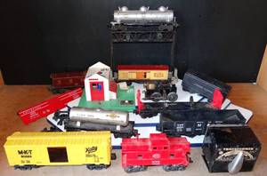 lot 208 image: NICE VINTAGE COLLECTION OF HO TRAINS, TRANSFORMER, AND CONDUCTOR STATION