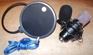 lot 237 image: Neewer NW 7000 USB Condenser Microphone Kit for Windows and Mac