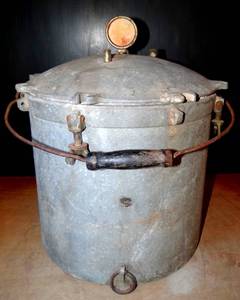 lot 240 image: VINTAGE National Pressure Cooker Eau Claire Wis. 18Qt $$$