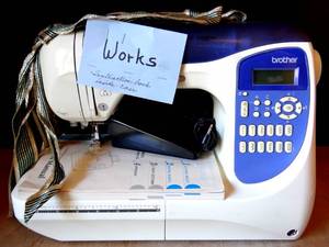 lot 250 image: Brother NX600 Computerized Sewing Machine - WORKS w Hard Case $$$
