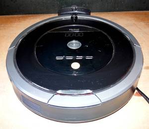 lot 267 image: iRobot Roomba 880 - Black - Robotic Vacuum Cleaner - CLEAN UNIT $$$