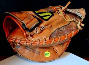 lot 305 image: Mizuno Franchise Model C001 Pro Scoop Catchers Mitt Power Lock