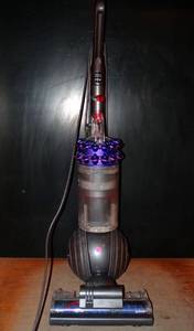 lot 311 image: Dyson VACUUM CINETIC BIG BALL Upright Animal PURPLE Bagless Vacuum - POWER TESTED WORKS