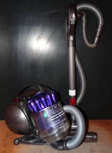 lot 313 image: Dyson DC39 Animal Full Size Dyson Ball Cylinder Vacuum Cleaner - WORKS $$$