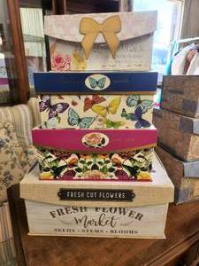 lot 273 image: Selection of Decorative storage boxes