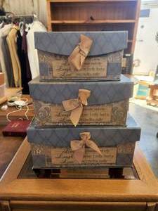 lot 274 image: Selection of Decorative storage boxes Qty 3