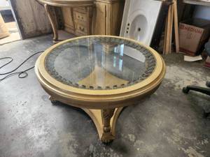 lot 181 image: Round coffee table