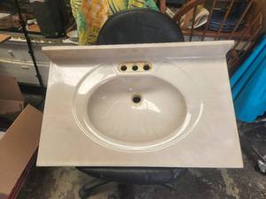 lot 187 image: Bathroom sink
