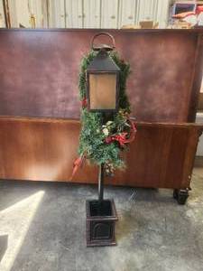 lot 229 image: Christmas lantern decoration