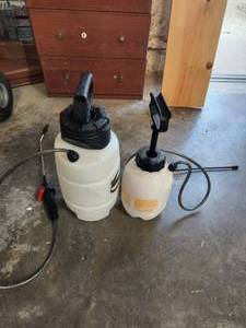 lot 261 image: Selection of 2 hand pump sprayers