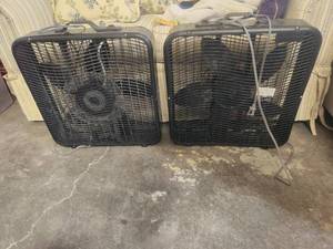 lot 265 image: Selection of 2 box fans