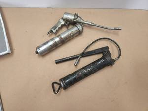 lot 258 image: Selection of grease guns, manual and air