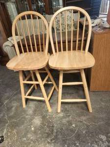 lot 223 image: Selection of 2 bar stools with backs
