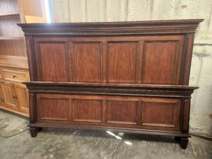 lot 224 image: Complete king size bed frame