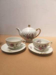 lot 201 image: Tea Pot and 2 cups and saucers made in Japan