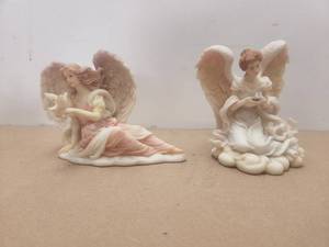 lot 206 image: Selection of 2 Seraphim Classics Angels