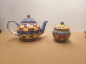 lot 194 image: Tea pot and sugar bowl by Sango - The Sweet shoppe