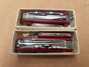 lot 188 image: Selection of swiss army type knifes in box