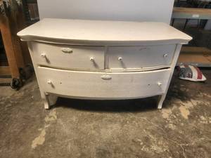 lot 185 image: Vintage white dresser