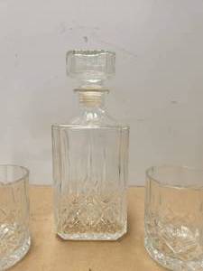lot 162 image: Glass Whiskey decanter and 4 glasses